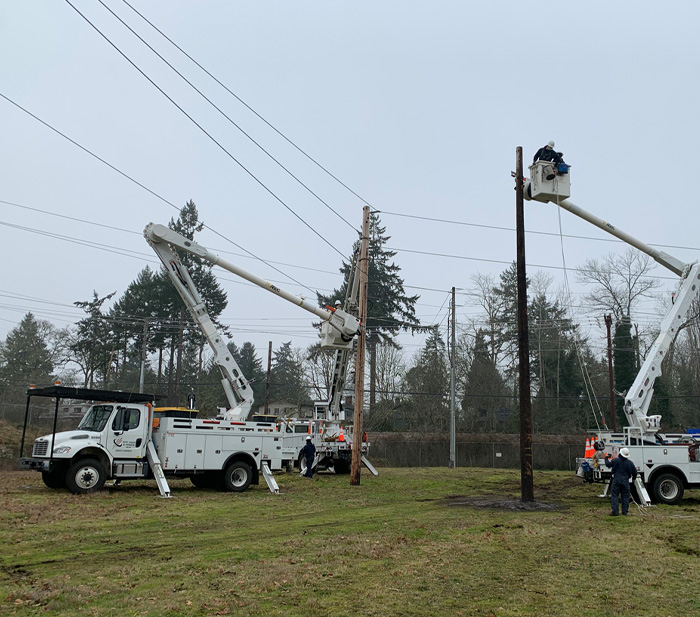 McChord-13.8kV-Switching-Station-pole-connect