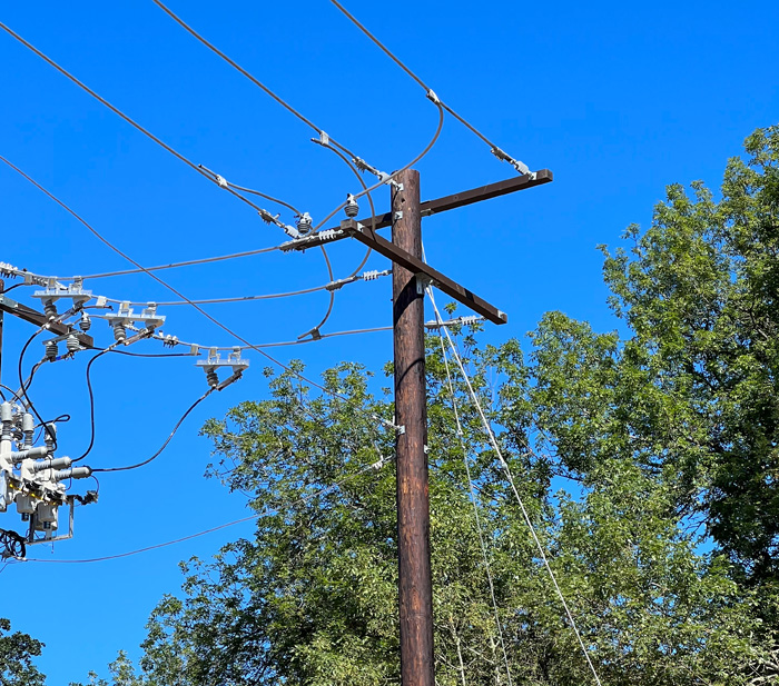 McChord-13.8kV-Switching-Station-pole-connections