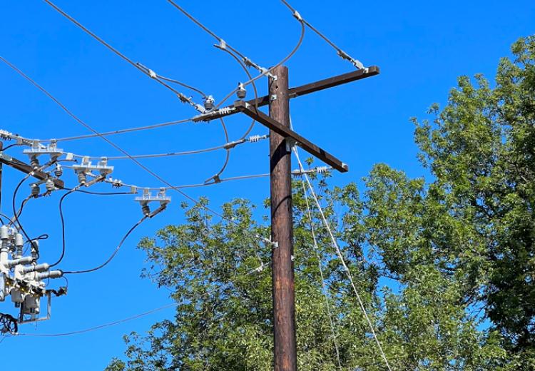 McChord-13.8kV-Switching-Station-pole-connections