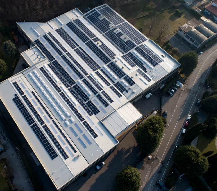 Markt-commercial-building-wth-solar-panels